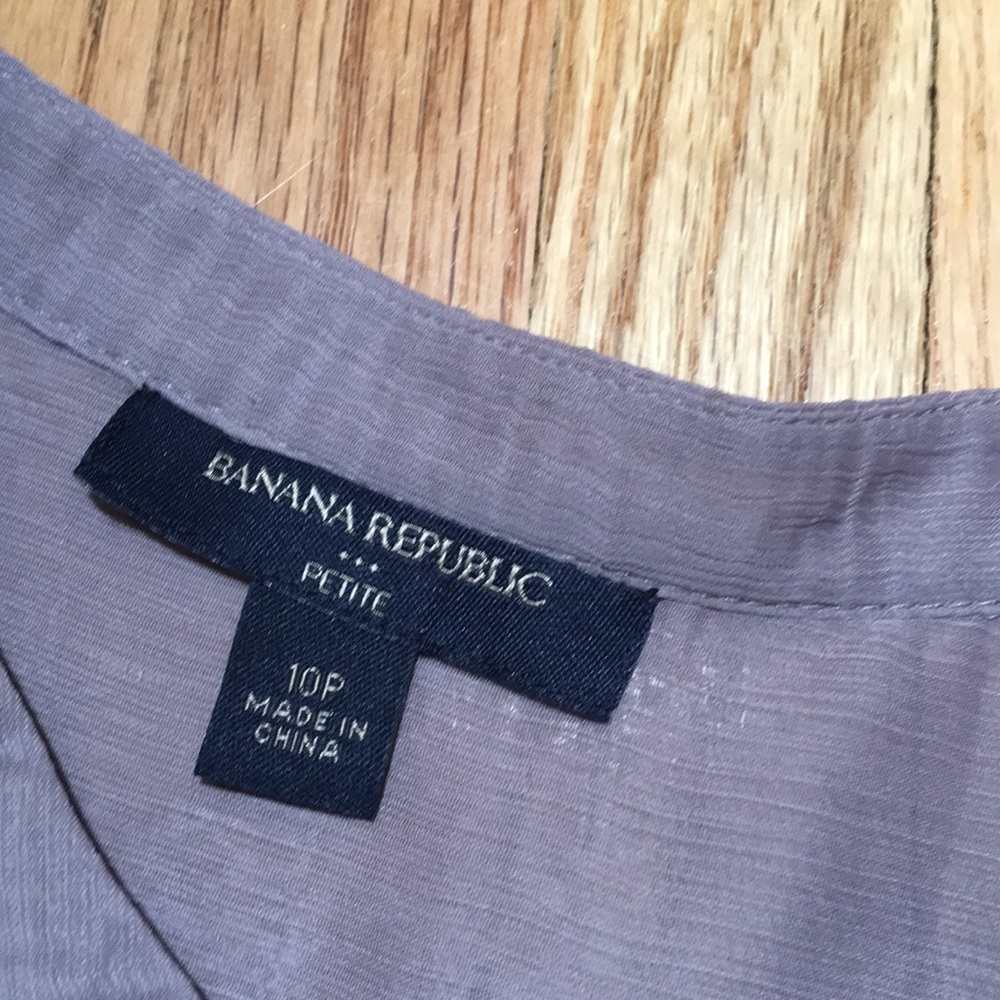 Banana Republic ruffle front, bottom up blouse - Picture 2 of 4